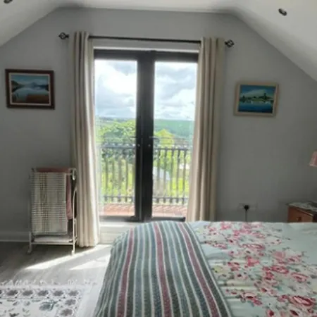Stylish Woodland Retreat With Balcony Views Apartment *